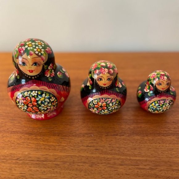 Lacquer Nesting Dolls - Picture 3 of 3